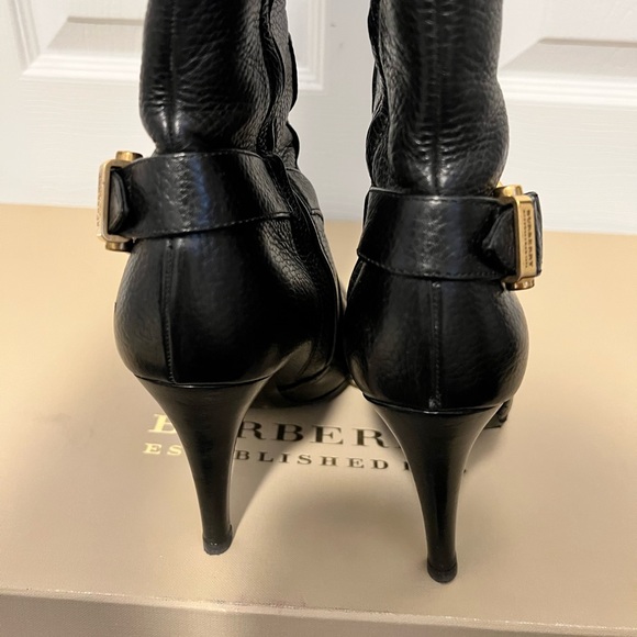 Stunning Authentic Burberry black leather tall boots - Picture 5 of 14